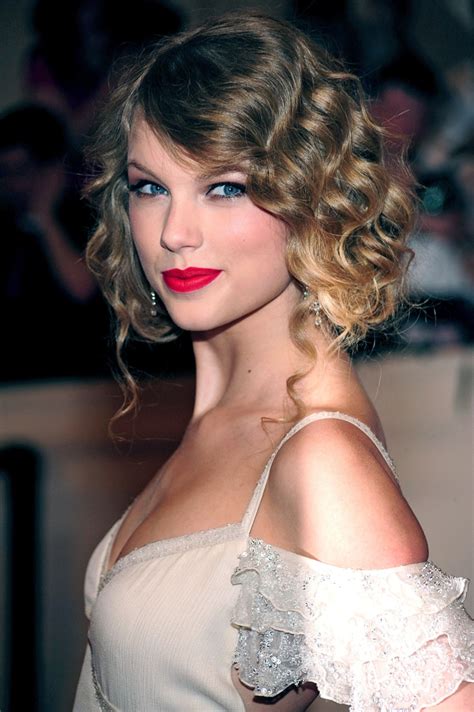 taylor swift red lipstick images.